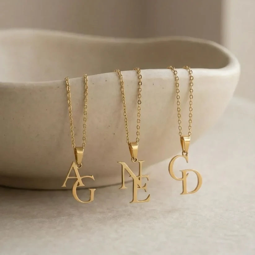 Lorenza Initialhalsband